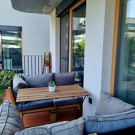 With Terrace And Free Parking Appartement