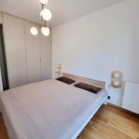 With Terrace And Free Parking Appartement