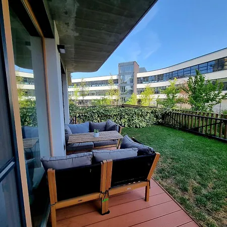 With Terrace And Free Parking Appartement