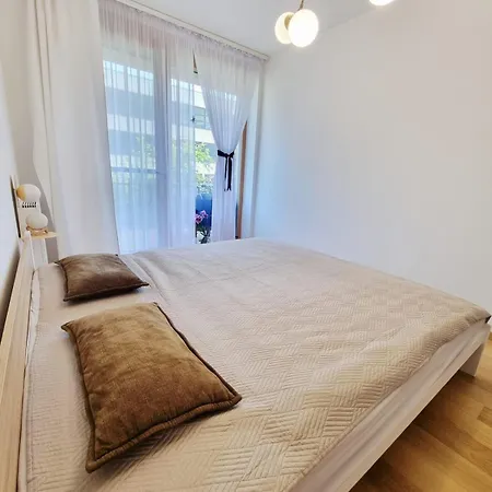 With Terrace And Free Parking Appartement